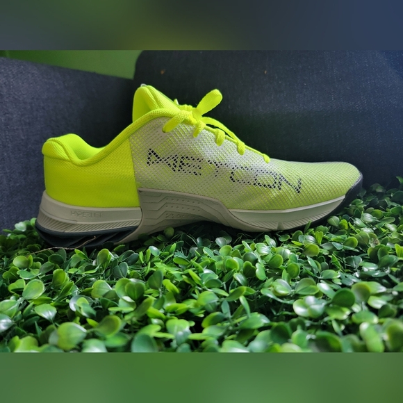 Nike Yellow and Gray Sneakers with Modern Silhouette - Picture 6 of 8